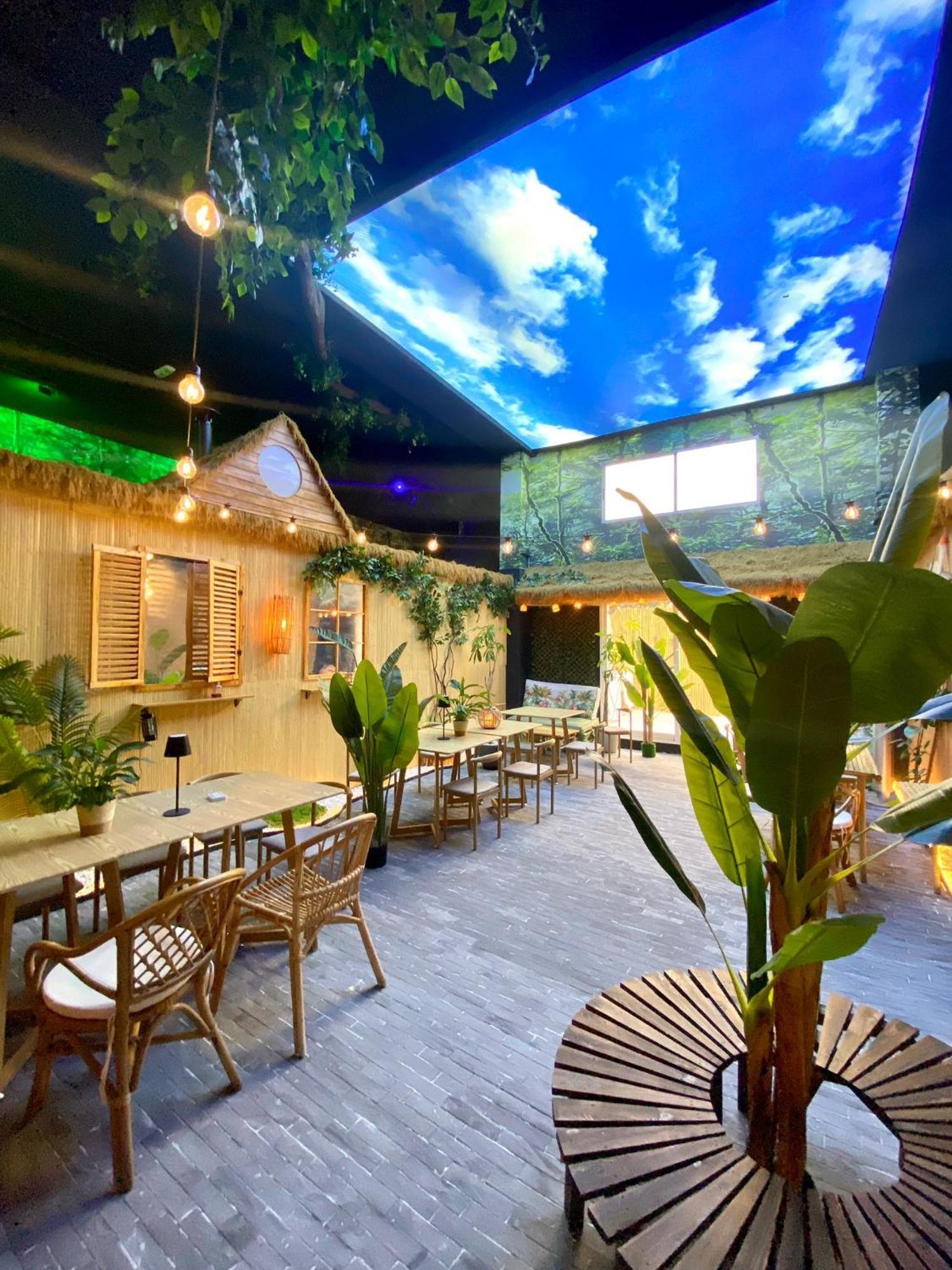 The Pod Suite Hostel Village Valensiya Dış mekan fotoğraf