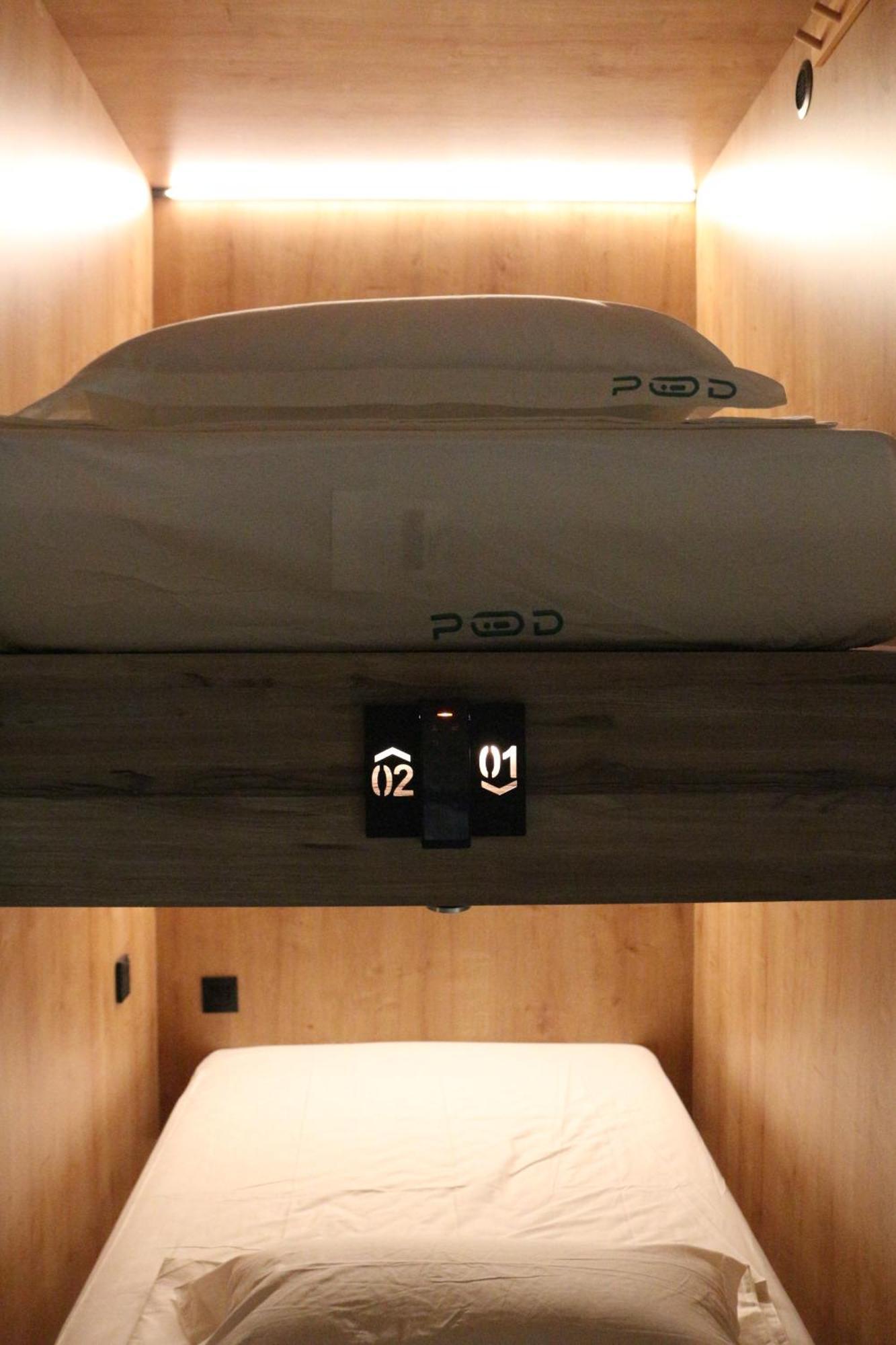 The Pod Suite Hostel Village Valensiya Dış mekan fotoğraf