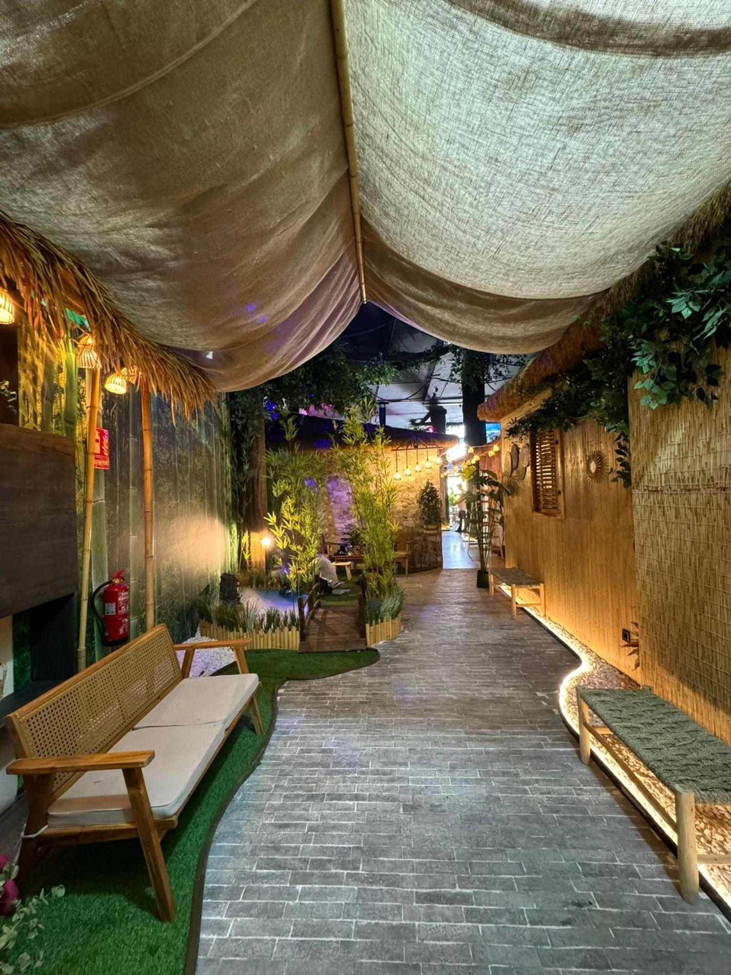 The Pod Suite Hostel Village Valensiya Dış mekan fotoğraf