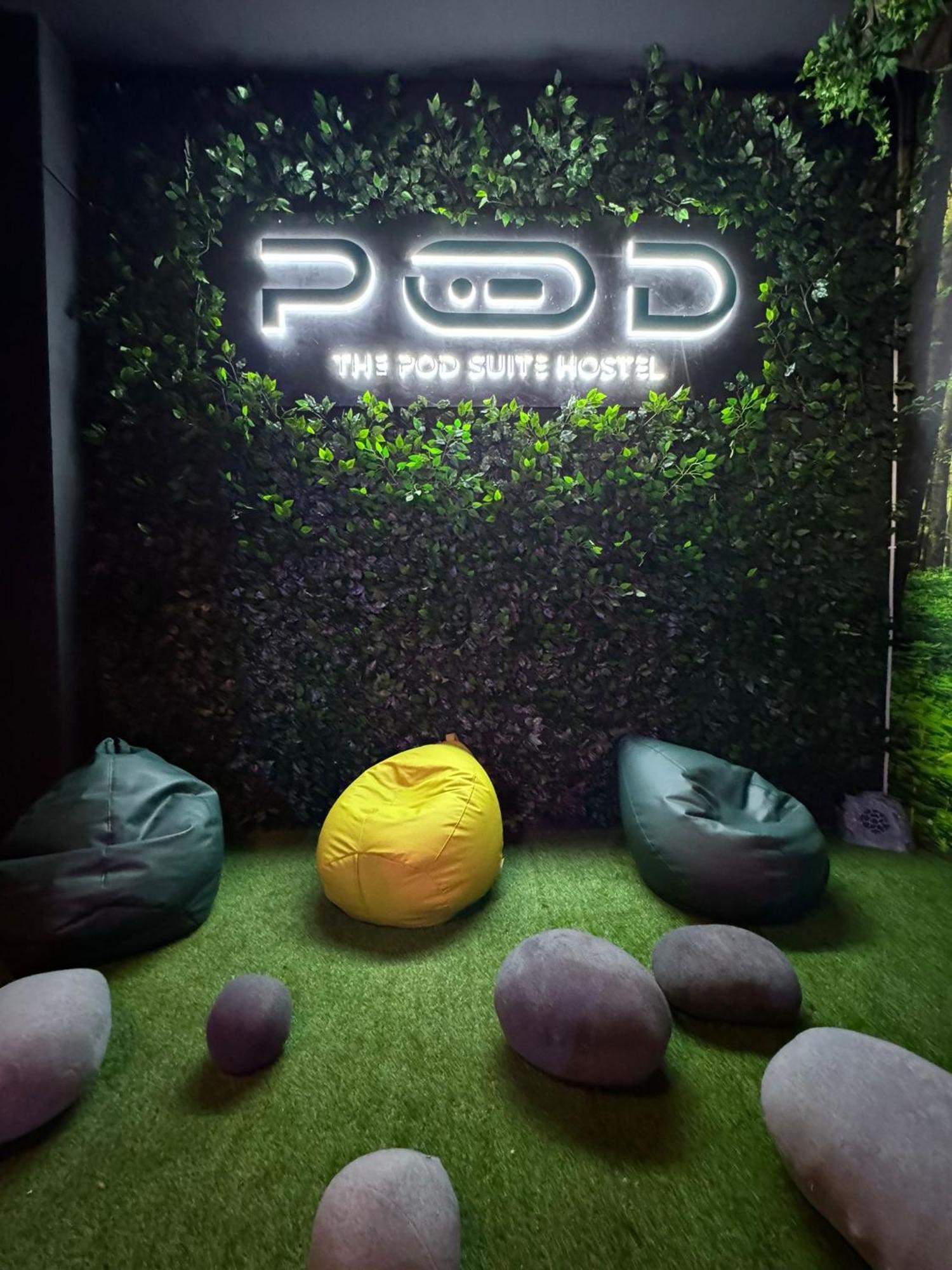 The Pod Suite Hostel Village Valensiya Dış mekan fotoğraf