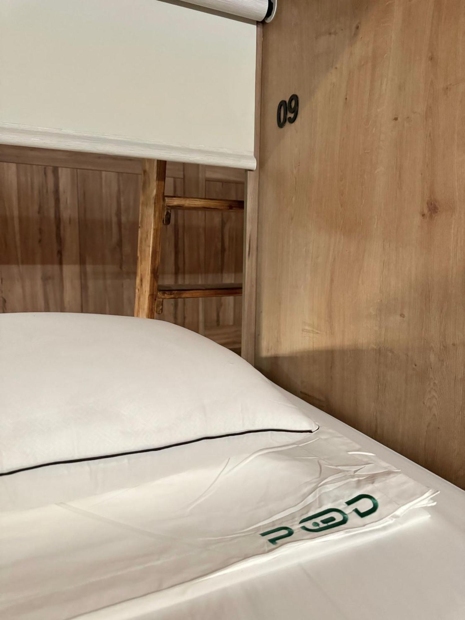 The Pod Suite Hostel Village Valensiya Dış mekan fotoğraf