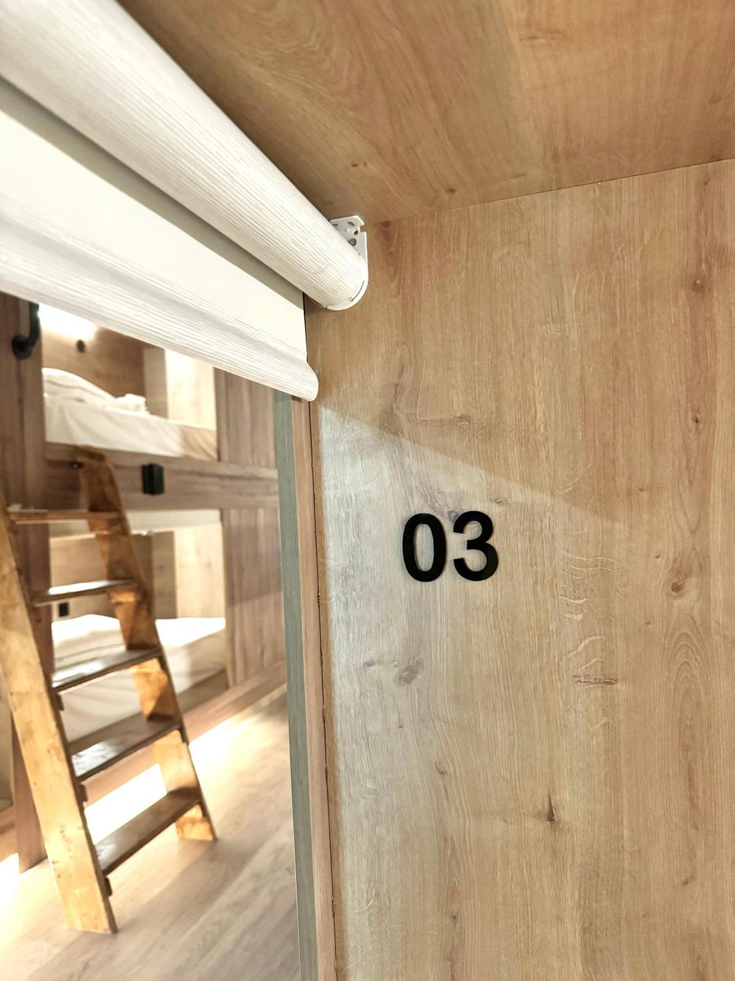 The Pod Suite Hostel Village Valensiya Dış mekan fotoğraf